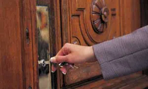 Homestead Lock And Locksmith Homestead, FL 305-307-5672 - 4a-Door-Unlock