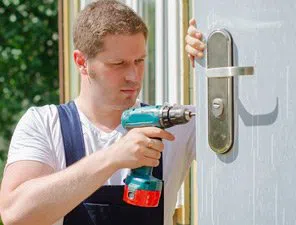 Homestead Lock And Locksmith Homestead, FL 305-307-5672 - 9a-Lock-Changing